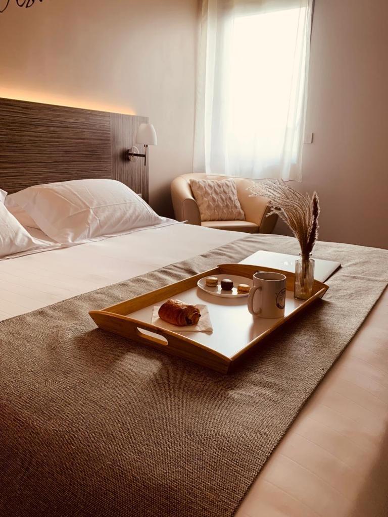 กีริอาด แซ็ง เชอลี ดาปแชร์ แอร์ เดอ ลา โลเซร์ Hotel Albaret-Sainte-Marie ภายนอก รูปภาพ